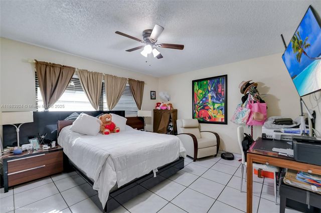 11621 SW 7th Ter, Sweetwater, FL 33174