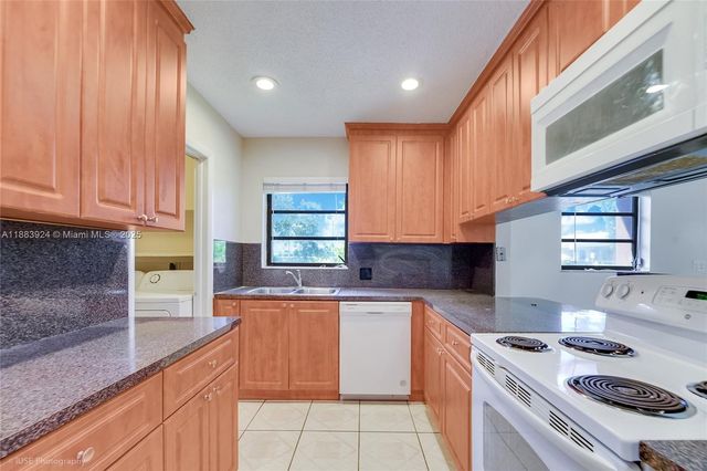 11621 SW 7th Ter, Sweetwater, FL 33174