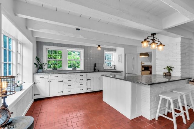 2041 Raritan Rd, Scotch Plains Twp., NJ 07076
