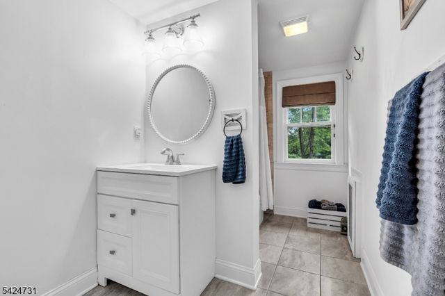 2041 Raritan Rd, Scotch Plains Twp., NJ 07076