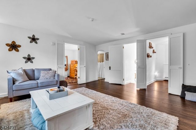 2041 Raritan Rd, Scotch Plains Twp., NJ 07076