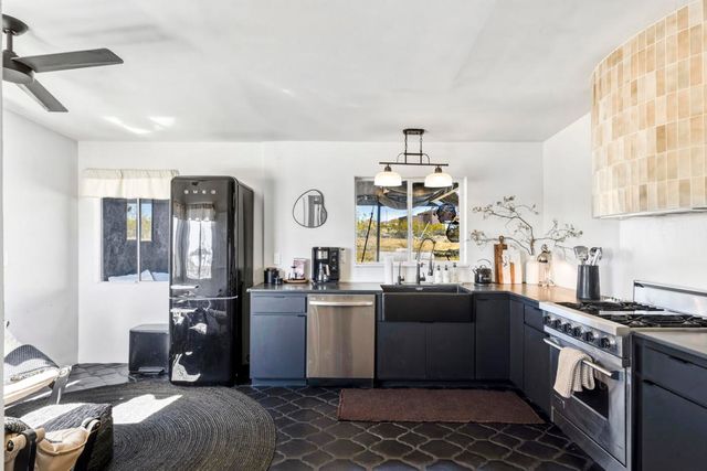 330 Delgada Avenue, Yucca Valley, CA 92284