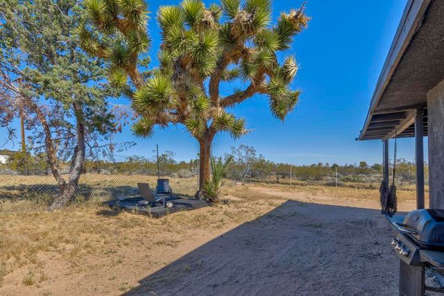330 Delgada Avenue, Yucca Valley, CA 92284