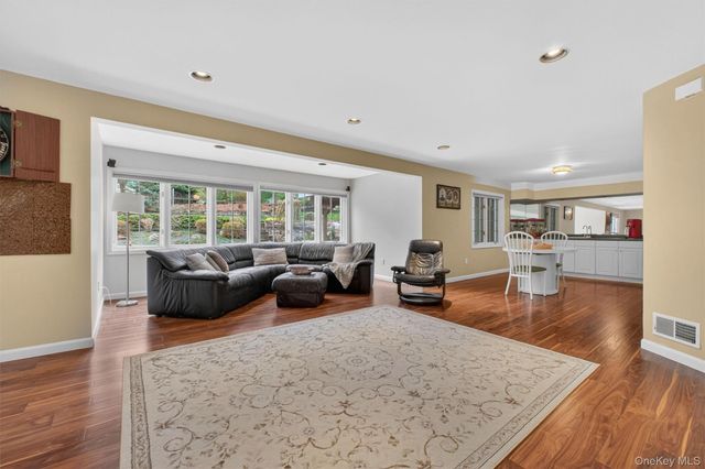 75 Kensington Lane, Yorktown Heights, NY 10598