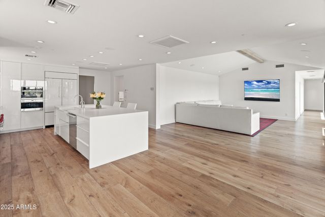 4218 E PALO VERDE Drive, Phoenix, AZ 85018