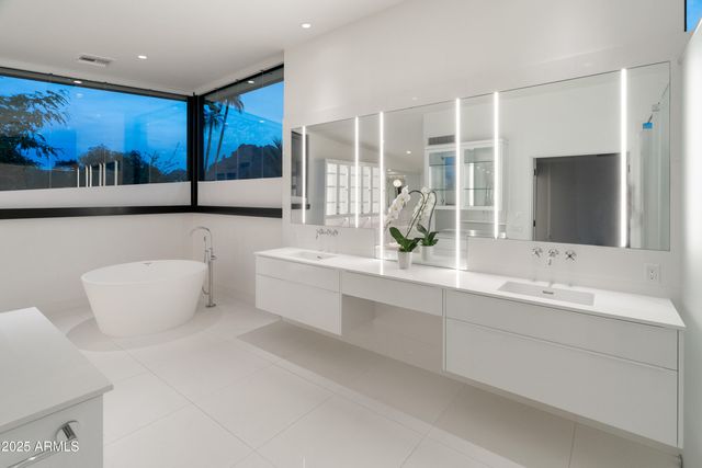 4218 E PALO VERDE Drive, Phoenix, AZ 85018