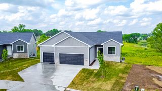 2908 Prairieside Place, Norwalk, IA 50211