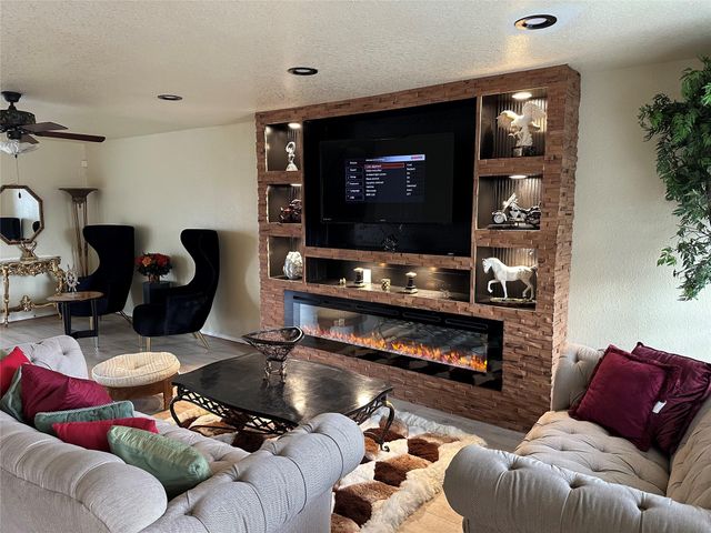 16107 Sheldon Ridge Way, Houston, TX 77044