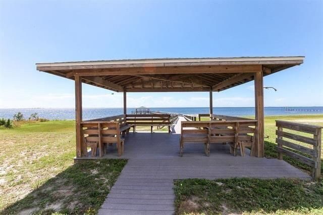 7456 Woodmont Road, Navarre, FL 32566