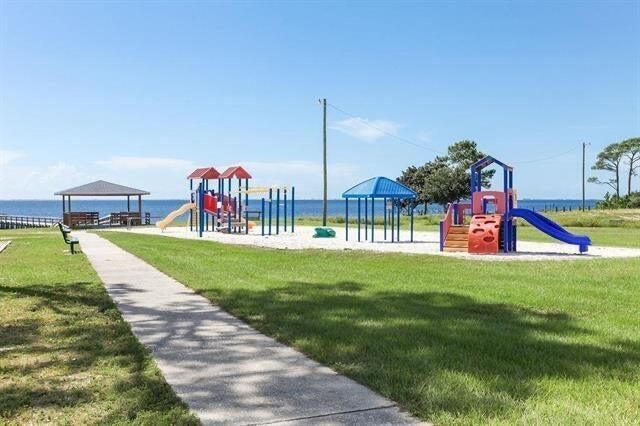 7456 Woodmont Road, Navarre, FL 32566