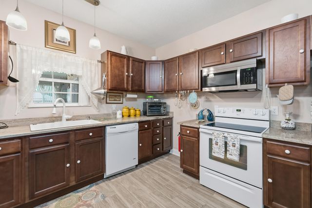 7456 Woodmont Road, Navarre, FL 32566