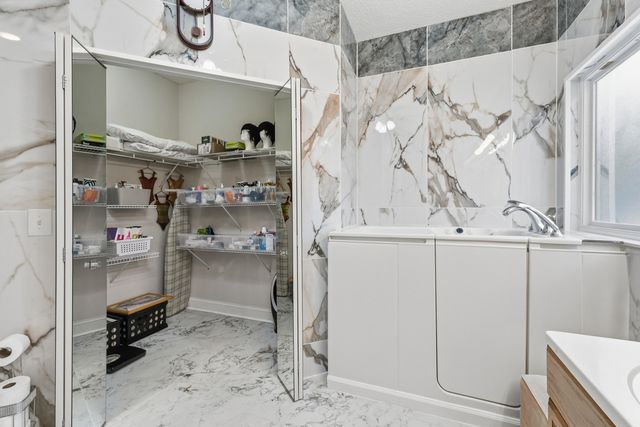 7456 Woodmont Road, Navarre, FL 32566