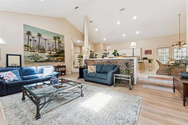 628 E CLUB CIRCLE, Longwood, FL 32779