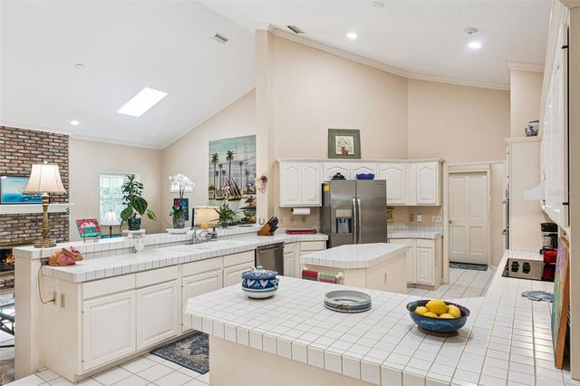 628 E CLUB CIRCLE, Longwood, FL 32779