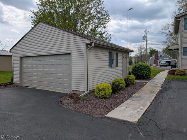 17991 Mahoning Avenue, Lake Milton, OH 44429