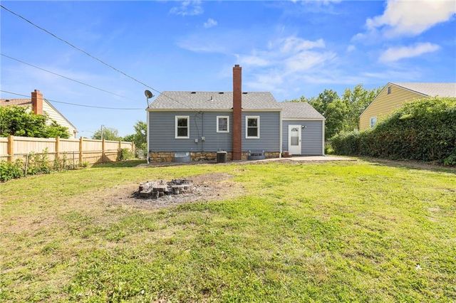 1306 Gibbs Road, Kansas City, KS 66103