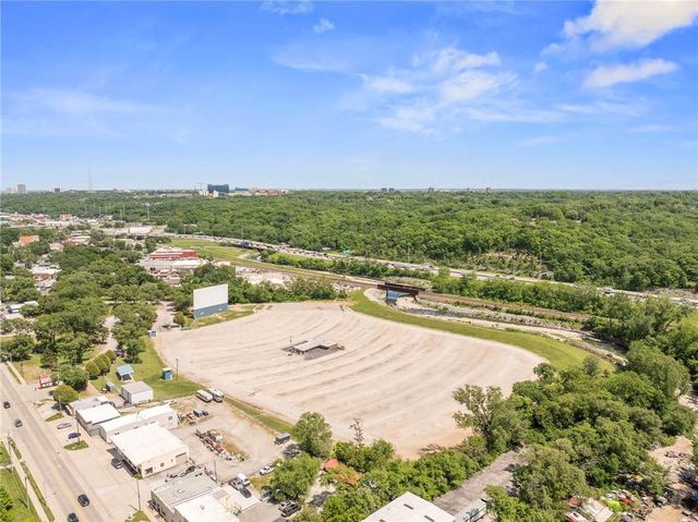1306 Gibbs Road, Kansas City, KS 66103