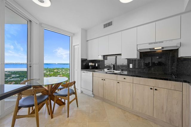 4779 Collins Ave 3206, Miami Beach, FL 33140