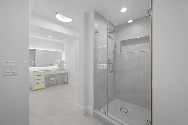 4779 Collins Ave 3206, Miami Beach, FL 33140