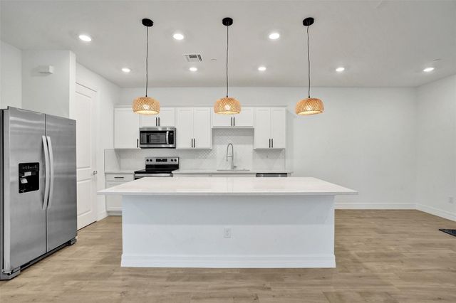 8355 NW 7th Place, Plantation, FL 33324