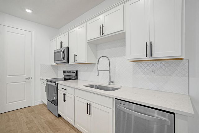 8355 NW 7th Place, Plantation, FL 33324