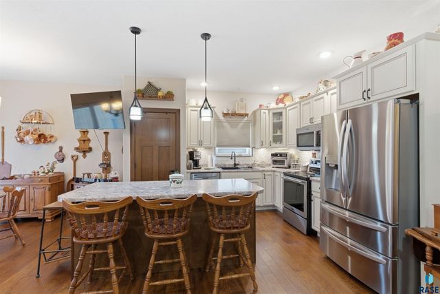 313 S Spring Pl Place, Brandon, SD 57005