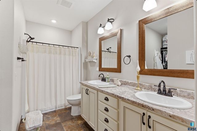 313 S Spring Pl Place, Brandon, SD 57005