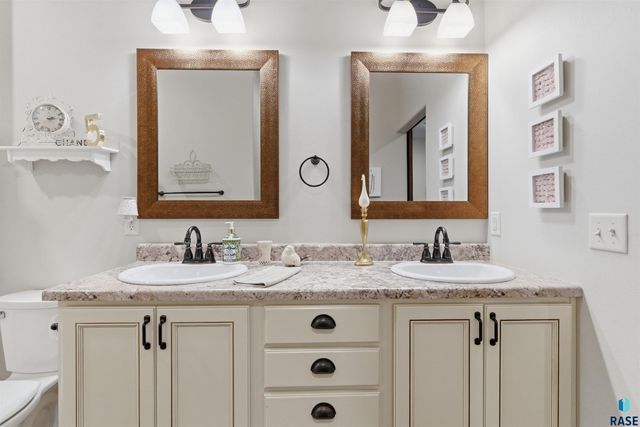 313 S Spring Pl Place, Brandon, SD 57005