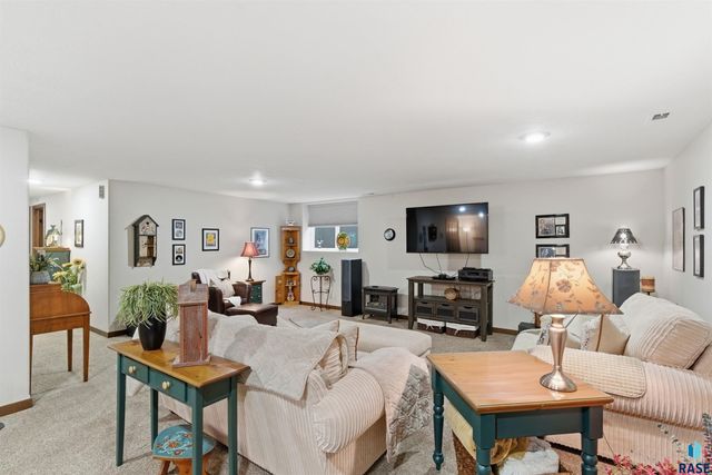 313 S Spring Pl Place, Brandon, SD 57005