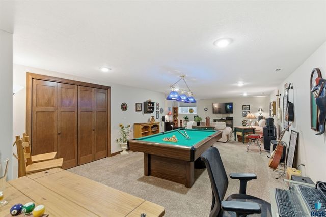313 S Spring Pl Place, Brandon, SD 57005