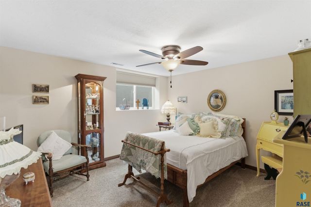 313 S Spring Pl Place, Brandon, SD 57005