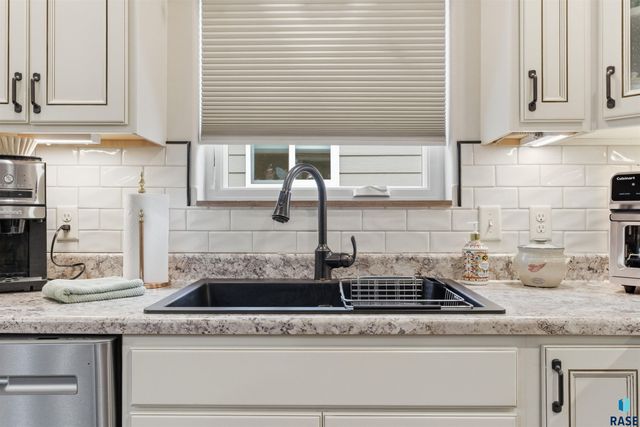 313 S Spring Pl Place, Brandon, SD 57005