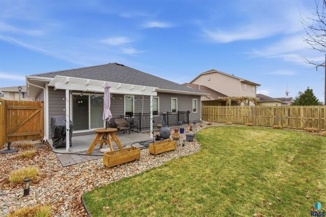 313 S Spring Pl Place, Brandon, SD 57005