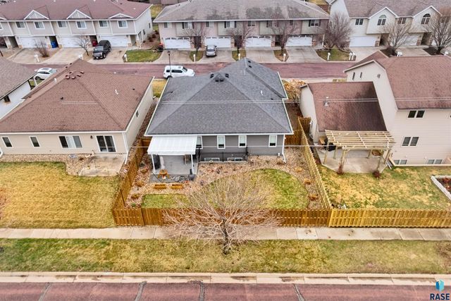 313 S Spring Pl Place, Brandon, SD 57005