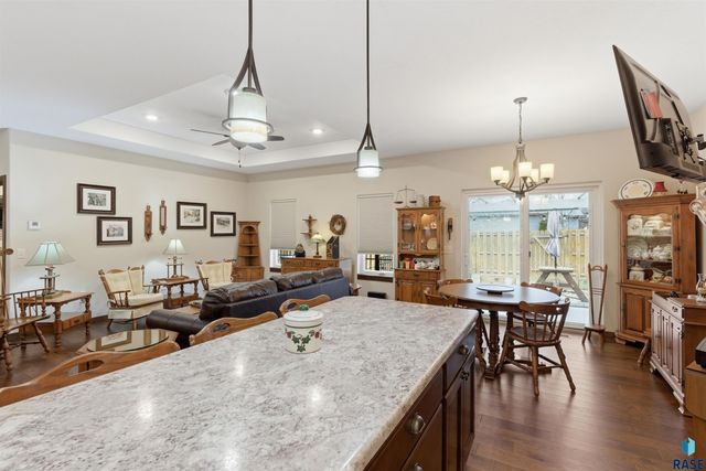 313 S Spring Pl Place, Brandon, SD 57005