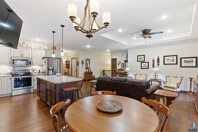 313 S Spring Pl Place, Brandon, SD 57005