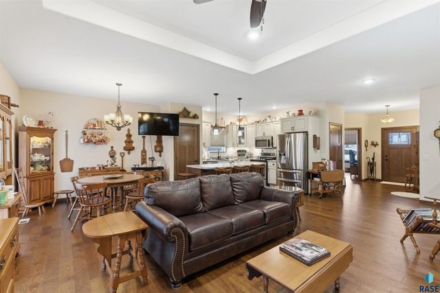 313 S Spring Pl Place, Brandon, SD 57005