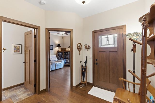 313 S Spring Pl Place, Brandon, SD 57005