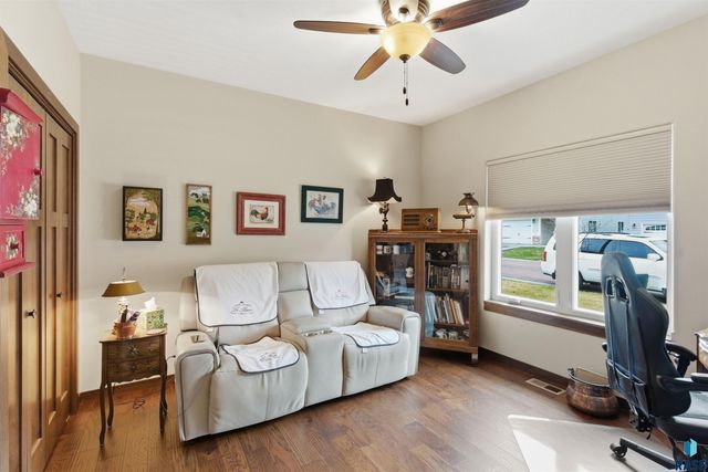 313 S Spring Pl Place, Brandon, SD 57005