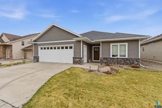 313 S Spring Pl Place, Brandon, SD 57005
