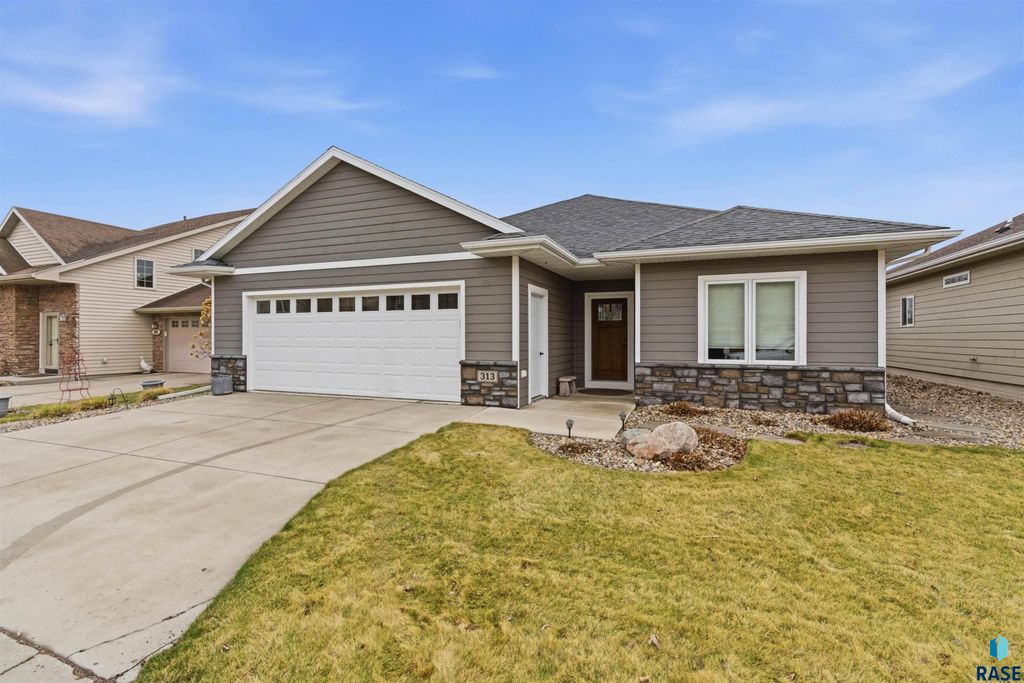 313 S Spring Pl Place, Brandon, SD 57005