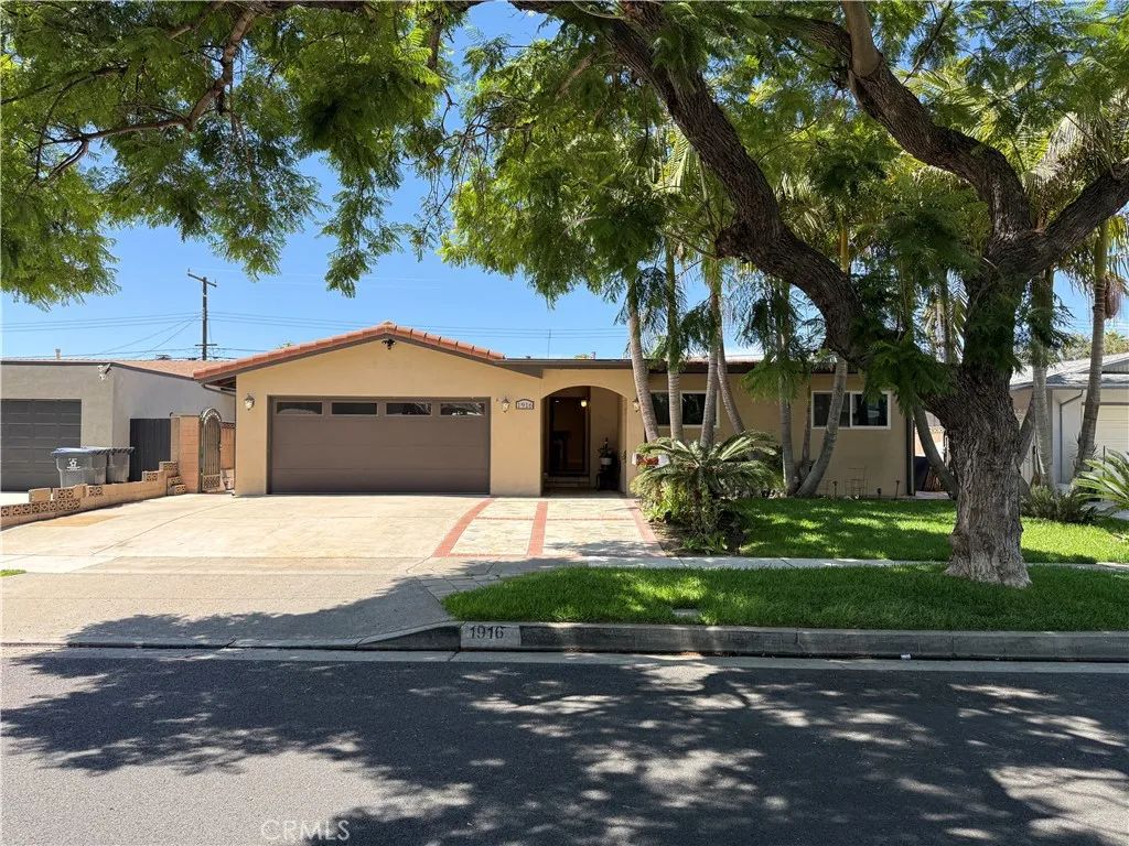 1916 S Wood, Santa Ana, CA 92704