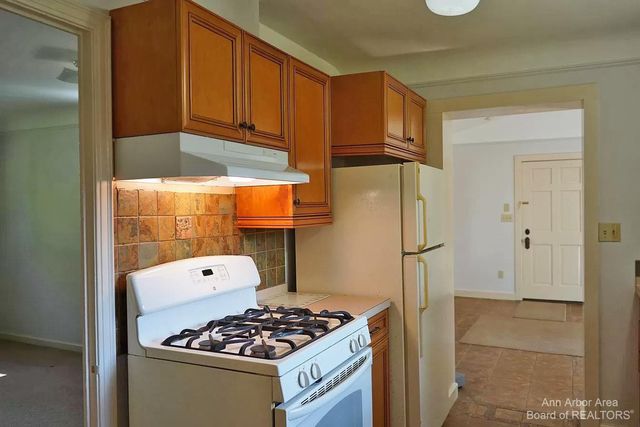 611 Robin Road, Ann Arbor, MI 48103