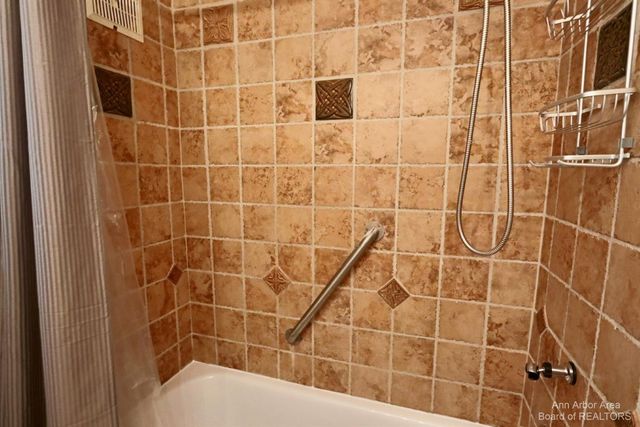 611 Robin Road, Ann Arbor, MI 48103