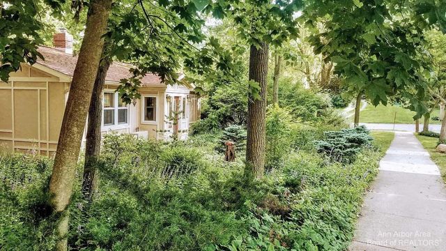 611 Robin Road, Ann Arbor, MI 48103
