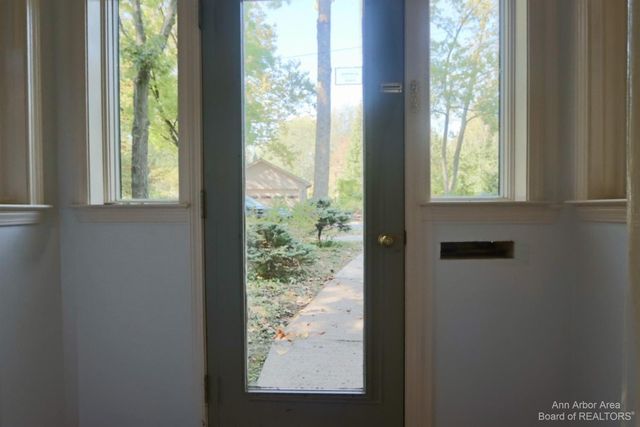 611 Robin Road, Ann Arbor, MI 48103