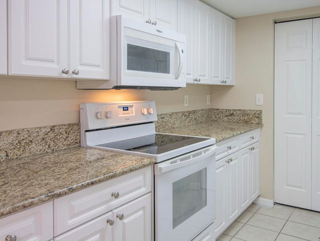 100 CRESTWOOD Court N 109, Royal Palm Beach, FL 33411