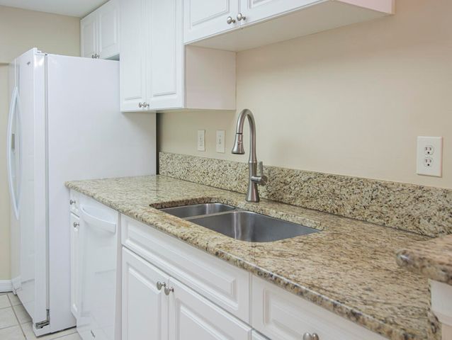 100 CRESTWOOD Court N 109, Royal Palm Beach, FL 33411