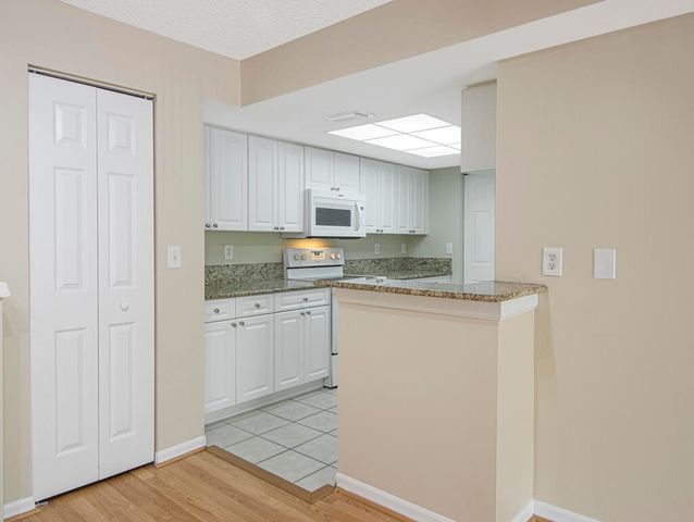 100 CRESTWOOD Court N 109, Royal Palm Beach, FL 33411
