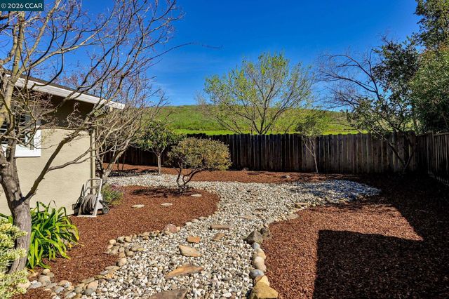 1358 Swallowtail Rd, Concord, CA 94521